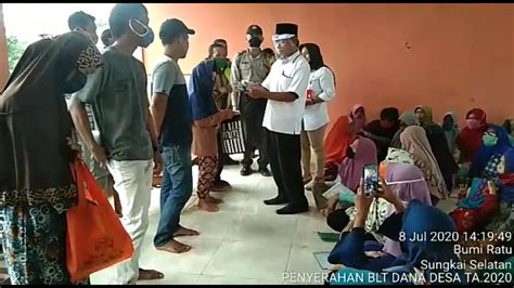 Pemerintah Desa Bumi Ratu Selain Membangun Bagikan BLT Secara Simbolis