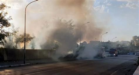 Torre Annunziata Ennesimo Vasto Incendio All Interno Dell Ex Mercato