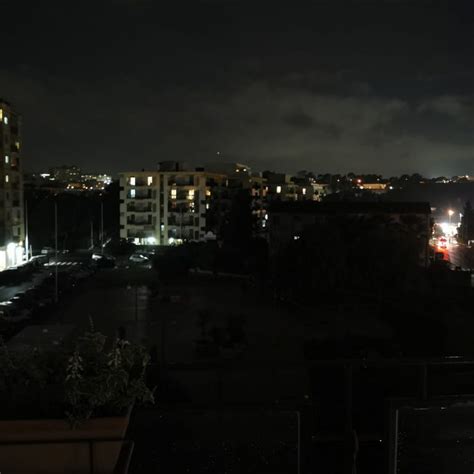 Buio Pesto Nelle Strade Di Cagliari Lampioni Spenti Durante La Notte