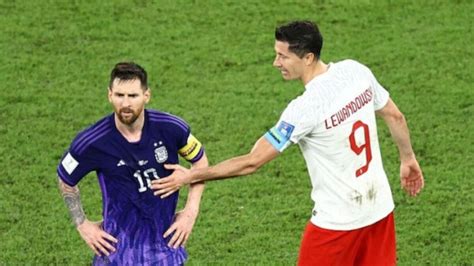 Lionel Messi Upset With Robert Lewandowski: But At The End, They Hugged ...