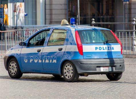 Si Perde Nel Bosco Bambino Ritrovato Dalla Polizia Notizie Siena