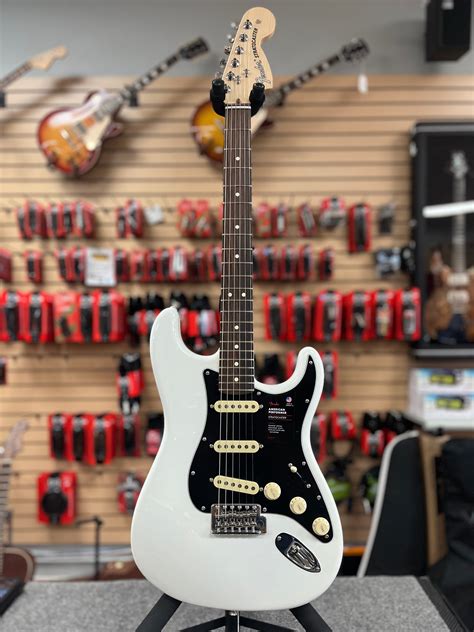 Fender American Performer Stratocaster - Arctic White – AmericanMusicGuam