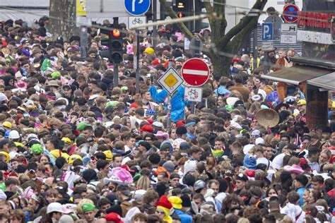 11 11 in Köln So feierte Kölle den Karnevalsstart besten Bilder