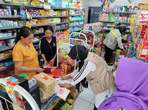 Tim Pengawasan Obat Dan Makanan Temukan Makanan Kemasan Kadaluarsa Di