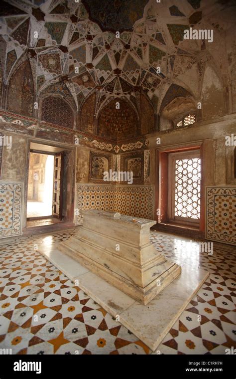 Tomb inside the Itmad-Ud-Daulah's Tomb, also known as Baby Taj Mahal, Agra, India Stock Photo ...