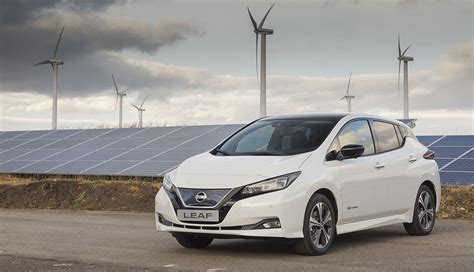 Kompakt Elektroauto Nissan Leaf Stes Fahrzeug Ausgeliefert