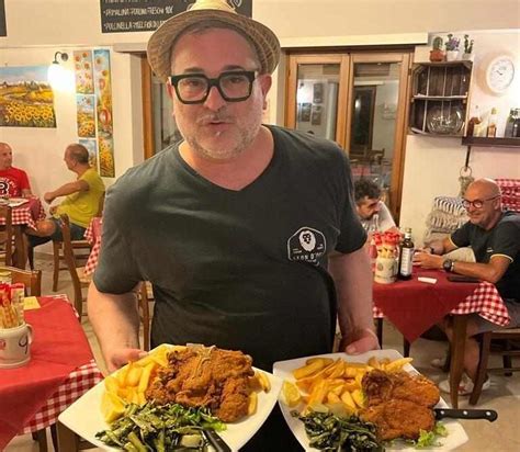 Villaverla L Uomo Col Cappello Manca Al Centro Storico Di Thiene