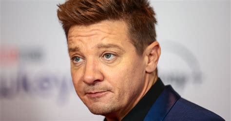 Ich Habe Viel Fleisch Und Knochen Verloren Sagt Jeremy Renner Und