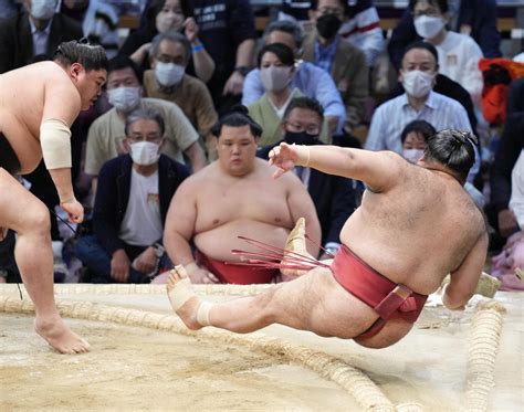 阿炎、悲願の初優勝 28年ぶりのともえ戦、貴景勝と高安に2連勝 全休明けから鮮やか復活 大相撲写真ニュース 日刊スポーツ