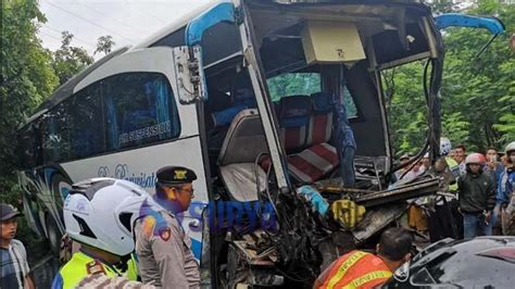 Kronologi Kecelakaan Truk Trailer Vs Bus Pariwisata Rombongan Bidan