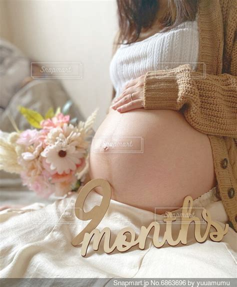 セルフマタニティフォト 妊婦 お腹の写真・画像素材 6863696 Snapmart（スナップマート）