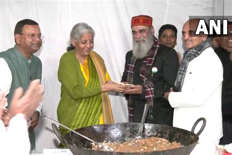 Halwa Ceremony वित्त मंत्री ने निभाई हलवा सेरेमनी की रस्म आज से बंद