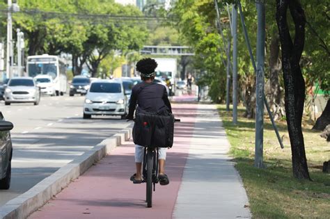 Obra da ciclovia da Avenida Agamenon Magalhães é entregue no Recife