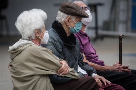 Expectativa De Vida Do Brasileiro Aumenta Para 77 Anos Informa IBGE