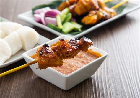 Satay De Frango Malaio Delicioso Molho De Amendoim Comida Famosa