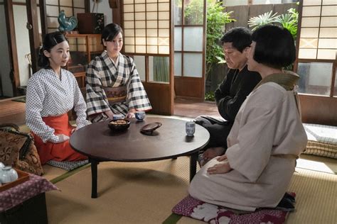 連続テレビ小説「ブギウギ」第26話。東京の下宿先にて。スズ子（趣里・左）と秋山（伊原六花）（c）nhk ― スポニチ Sponichi