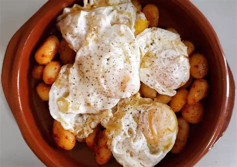 Huevos Rotos Con Patatas Al Ajo Escalivado Y Sobrasada Receta De Toni