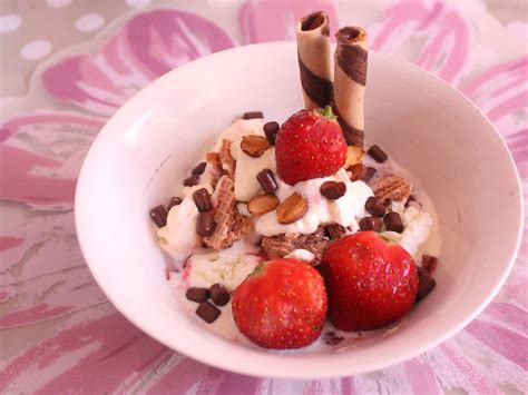 How to Make a Strawberry Sundae: 7 Steps (with Pictures) - wikiHow