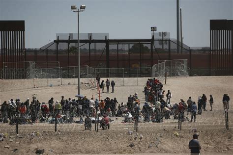 ‘now Or Never’ Migrants Rush To Us Border Ahead Of Title 42 Expiration Sent Trib