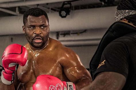 Boxe voici ce que Francis Ngannou a gagné malgré la défaite contre