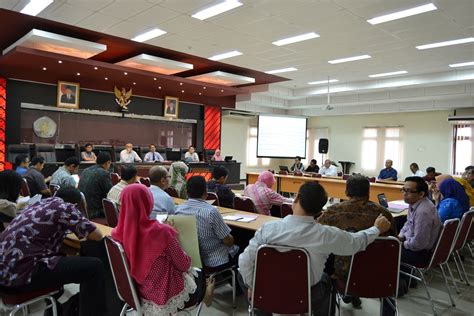 Rapat Pimpinan Fakultas Hukum UB Semester Pertama Tahun 2016 Bahasa