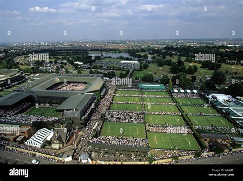 Aerial view of the courts and crowd at the Wimbledon Tennis ...