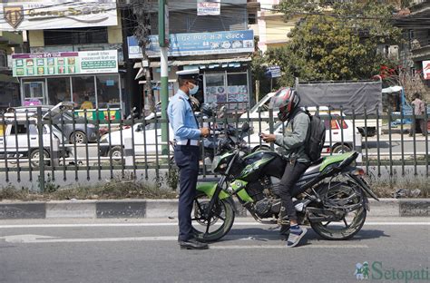 तीव्र गतिमा सवारी चलाउँदै हुनुहुन्छ कारबाहीमा परिएला तस्बिरहरू नवीनबाबु गुरूङ Setopati