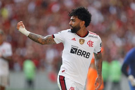 Gabigol faz dois contra o Nova Iguaçu e se aproxima do top 10