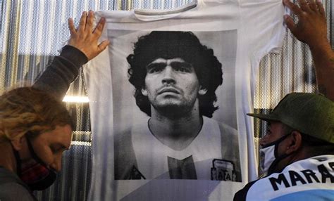 Maradona fue elegido como el deportista más popular de la historia