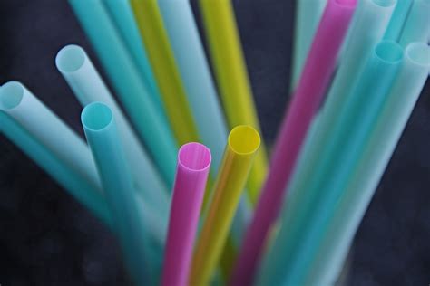 Alternatives to plastic straws: Which materials are suitable?