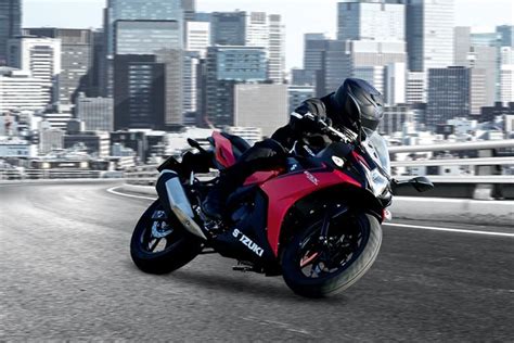 Penantang Honda Cbr Rr Suzuki Rilis New Gsx R Dua Silinder