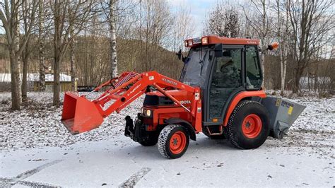 Köp Kompakttraktor Kubota ST 30 med redskap på Klaravik YouTube