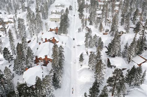 Record snowfall buries California mountain town - ABC News