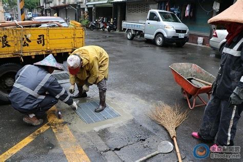 彈起水溝蓋割傷打掃志工 24小時內修繕里長感謝 Ettoday地方新聞 Ettoday新聞雲