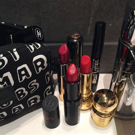 #42 BATHROOM STORIES | Rossana Zardini • LipstickForBreakfast