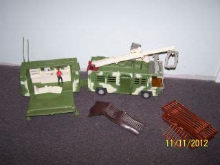 Jurassic Park Lost World Mobile Command Center RV w Fence Sections Parts