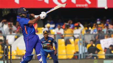 India Vs Sri Lanka Rohit Sharma Gives Hosts Brilliant Start Falls 17