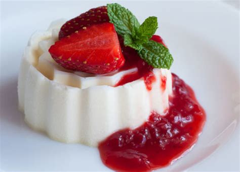 Panna Cotta Légère au Coulis de Fraises WW Plat et Recette