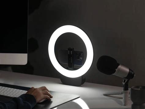 The Ring Light For Iphone By Sandmarc Has A Wireless Design