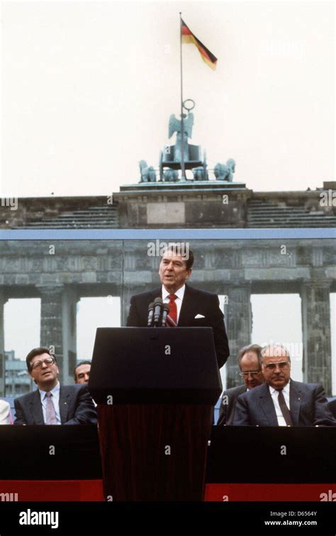 Ronald Reagan Berlin Wall Speech Hi Res Stock Photography And Images