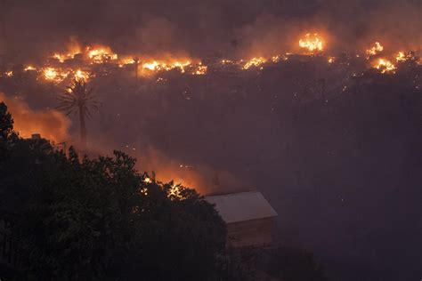 Chile Declaró El Estado De Catástrofe Por Un Incendio Que Dejó Al Menos