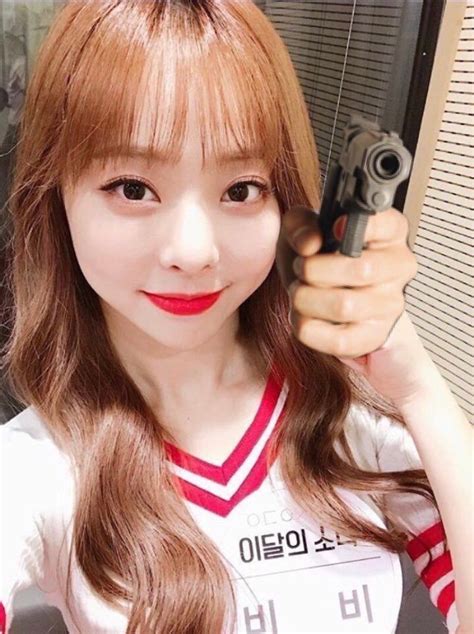 Pin By Netty On Loona Chuu Loona Hair Meme Kpop Memes