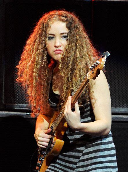 Great Bassist Tal Wilkenfield Tal Wilkenfeld Iheartradio Music Festival Female Guitarist