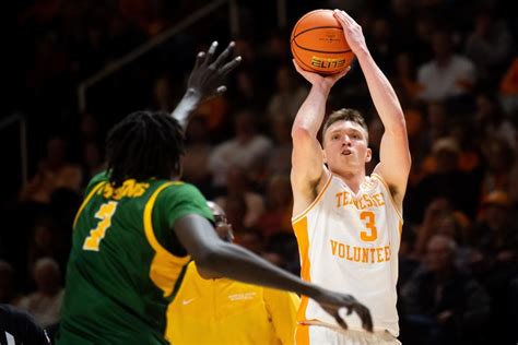 Dalton Knecht, defense dominant for Tennessee basketball in win vs ...