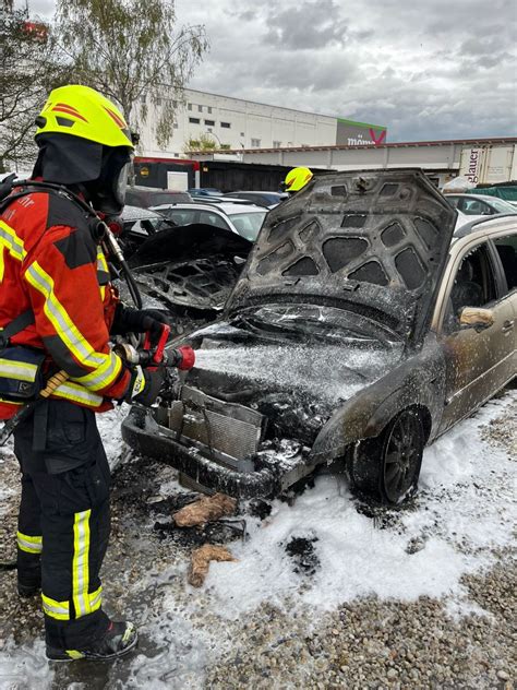 Brand Mehrere PKW Freiwilligen Feuerwehr Stadt Landshut