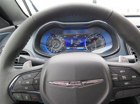 2016 Chrysler 200: 104 Interior Photos | U.S. News