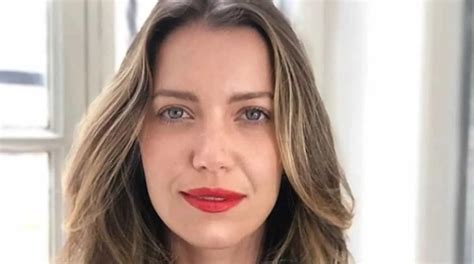 Nathalia Dill mostra o enxoval de sua bebê que sonho