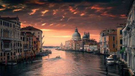 Grand Canal at dusk (Venice, Italy) - backiee