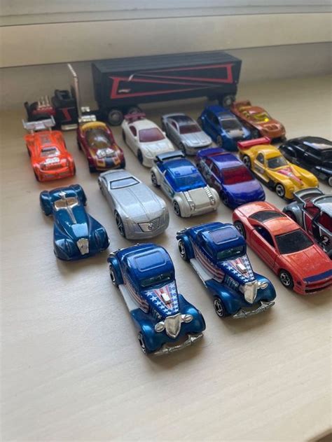 Hot Wheels Autos und LKW mit Rampe Gebraucht in Basel für CHF mit Lieferung auf Ricardo