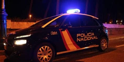 Violento ataque a dos policías en Cádiz de cuatro jóvenes encapuchados